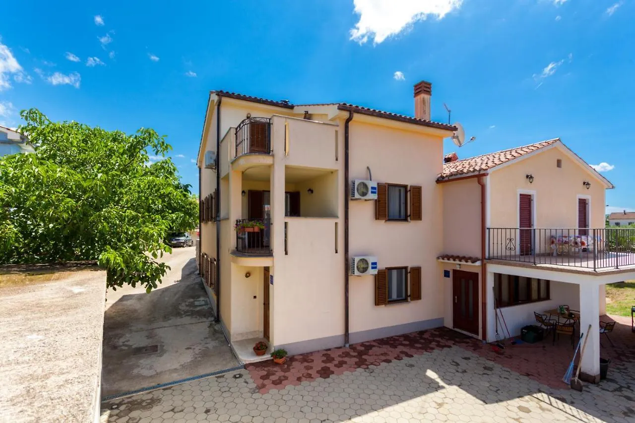 Apartments Dario Porat  0*, Porat (Krk) Croatia